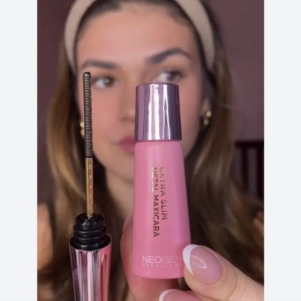 ❇️🧚‍♀️Neogen Dermalogy Extra Slim Metal Maxicara Mascara NWT